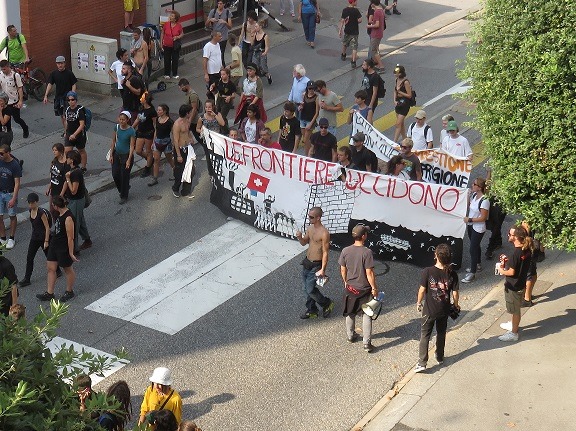 Manifestazione per la difesa  dell'autogestione di spazi per la creatività artistica e sociale, ed eventi culturali. 